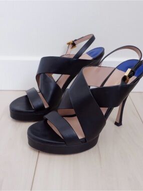 STUART WEITZMAN PLATFORM BLACK PUMPS